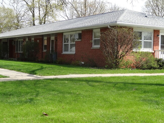 Building Photo - 209 E Oak St