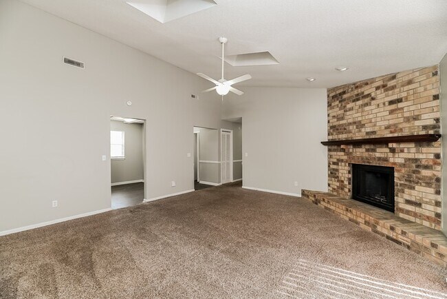 Foto del edificio - 405 Crestwood Dr