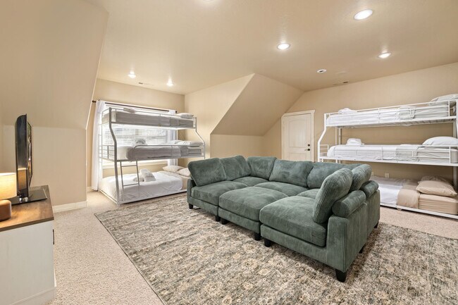 Building Photo - 4933 Trout Farm Rd