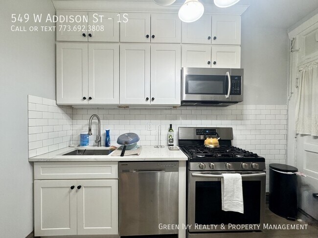 Foto del edificio - 549 W Addison St
