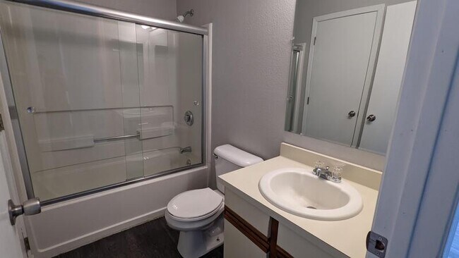 Foto del edificio - 749 Hilltop Ln