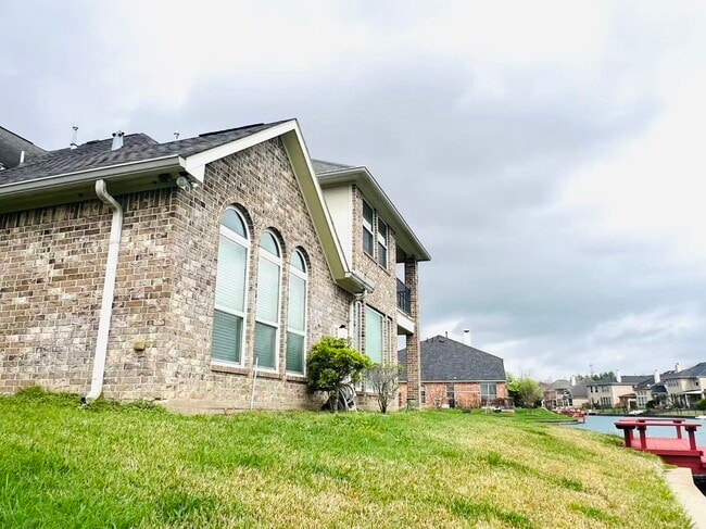 Building Photo - 14303 Tasmania Ct