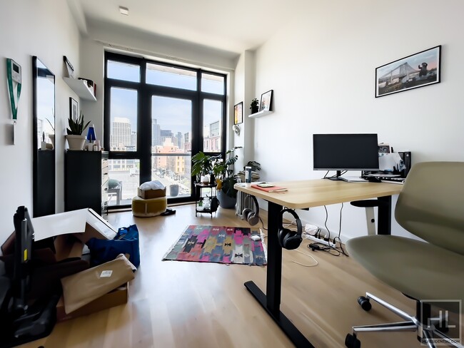 Building Photo - Kent Avenue / 2-BED / 1-BA