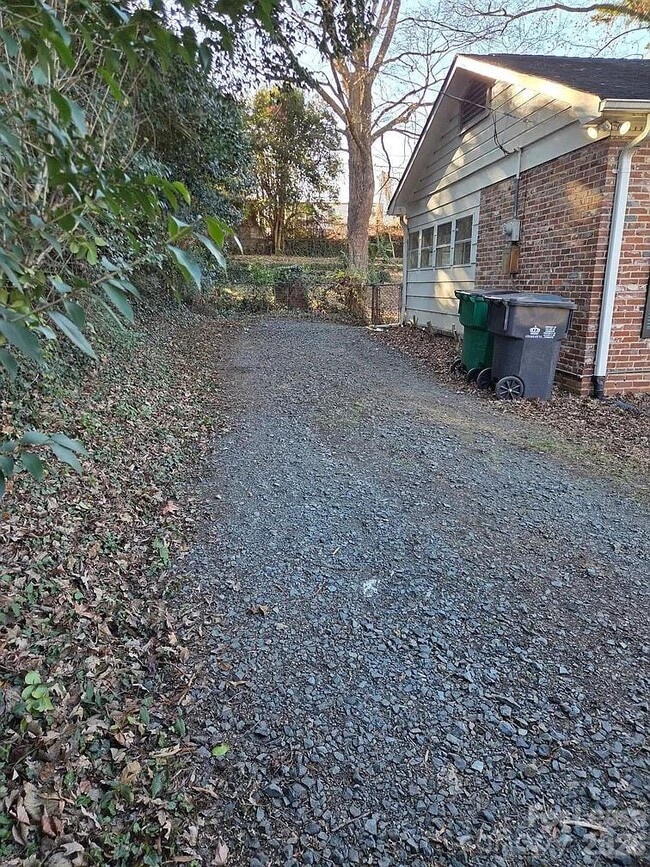 Foto del edificio - 4520 Holbrook Dr