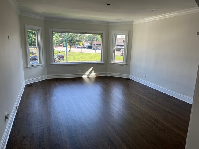 Foto del edificio - 6137 W Peterson Ave