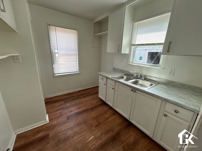Foto del edificio - 3 Bed 1 Bath Eastside Home Available - Near St John Moross!