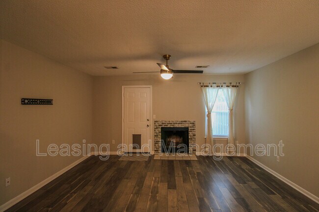 Foto del edificio - 803 Reserve Way