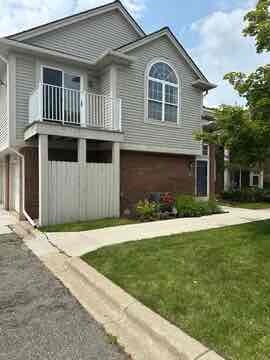 Building Photo - 16423 Claremont Dr