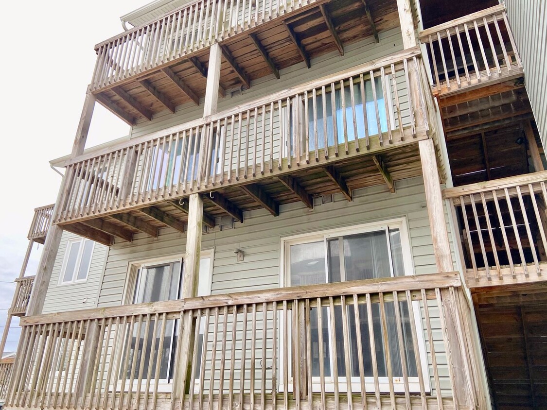 Foto principal - BEACH LIVING!! Gorgeous 2BD/2BA Condo at t...