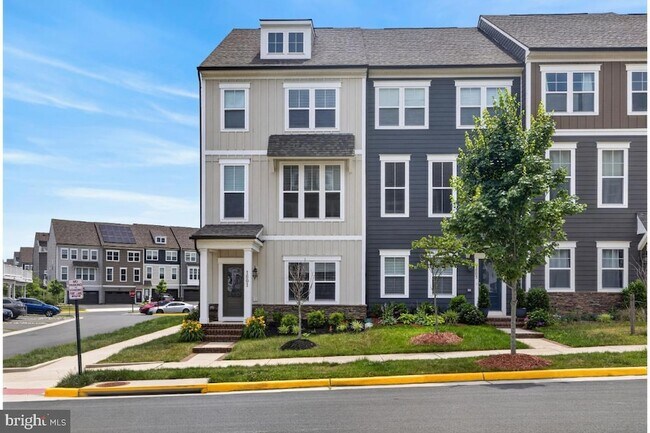 Building Photo - 1601 Grove Chestnut Rd