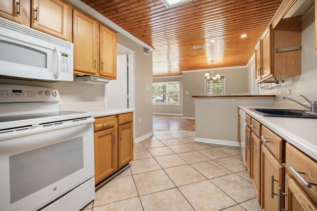 Building Photo - 4059 N Wesley Ln