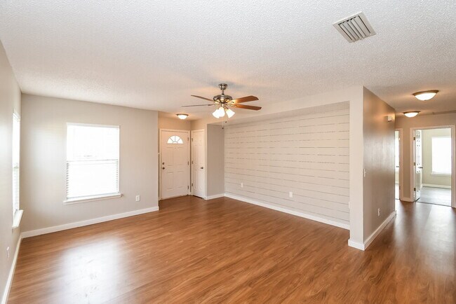 Foto del edificio - 1181 Summer Bluff Rd