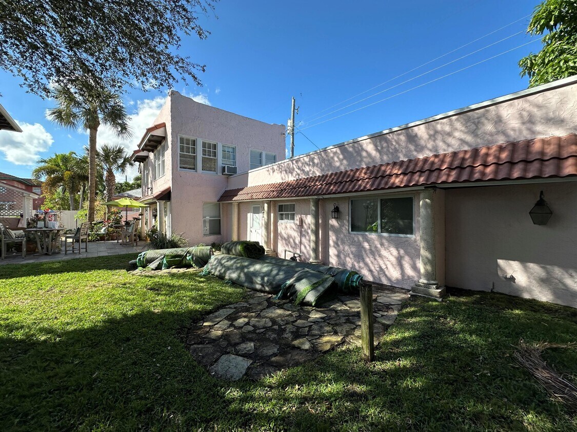 Primary Photo - 203 Foresteria Dr
