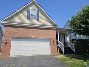 Building Photo - 134 Deerwood Dr