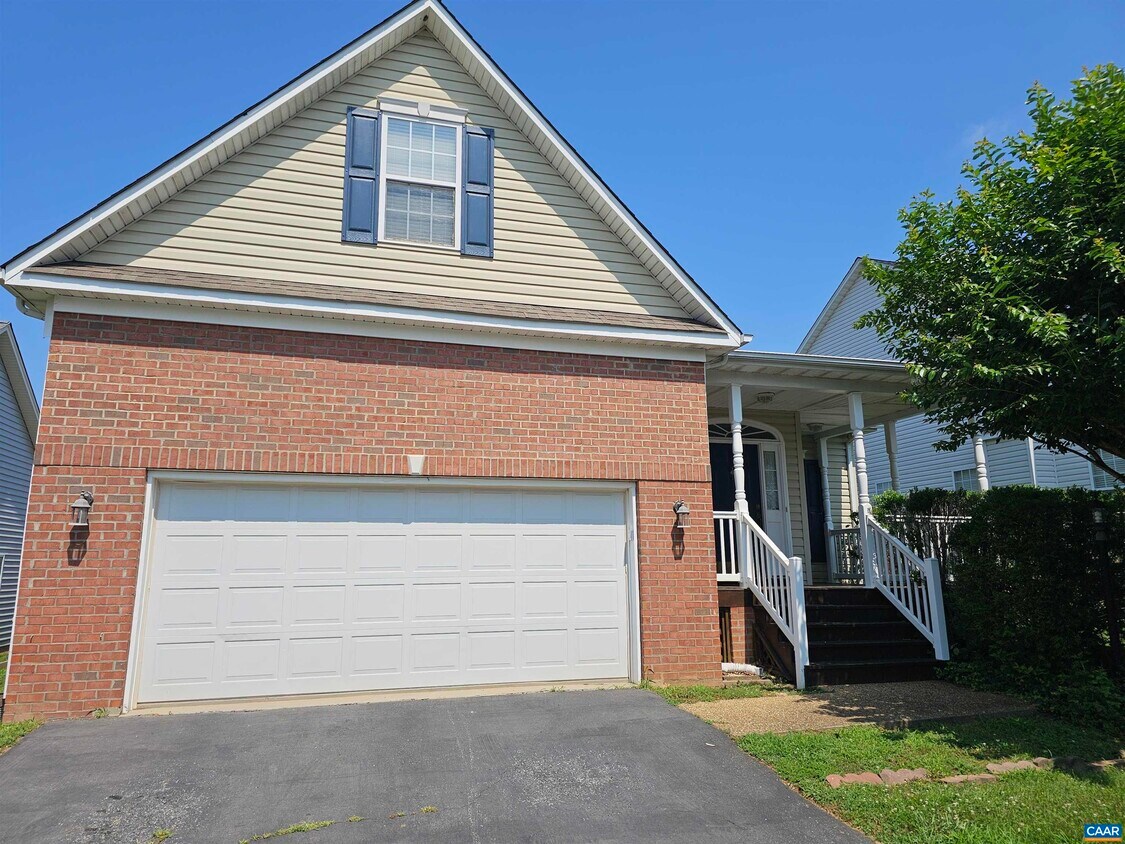Foto principal - 134 Deerwood Dr