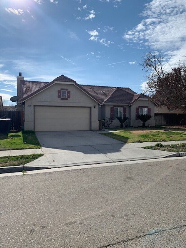 Primary Photo - 4 Bedroom 2 Bath Home Available Now!