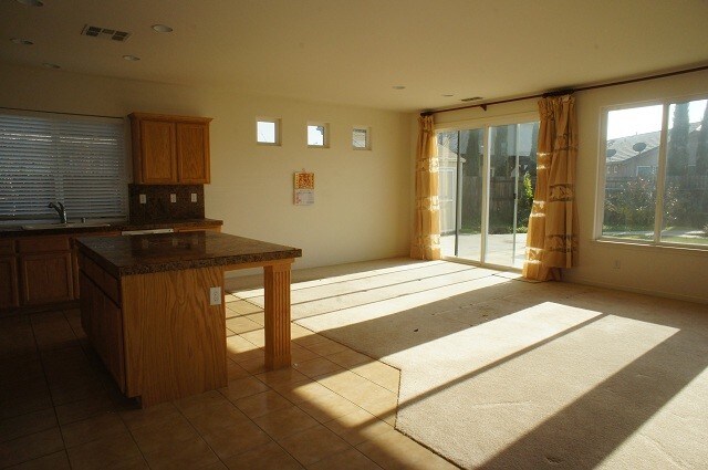 Building Photo - 10285 Shoech Way