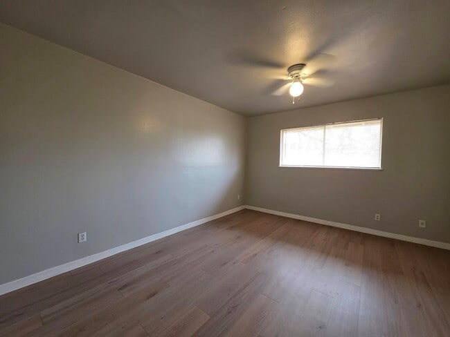 Building Photo - 701 E 45th St