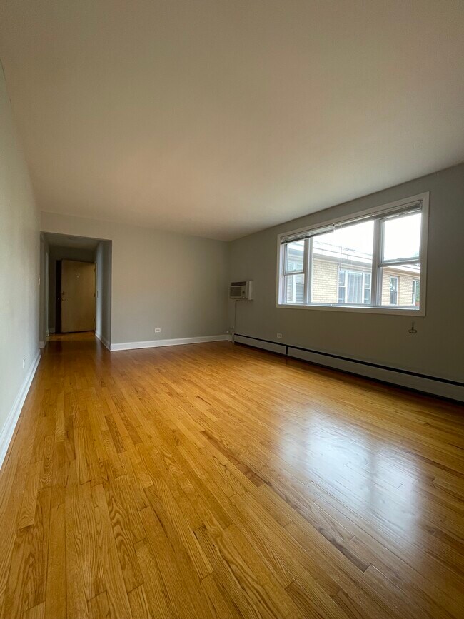 Living Room - 5429 N Artesian Ave