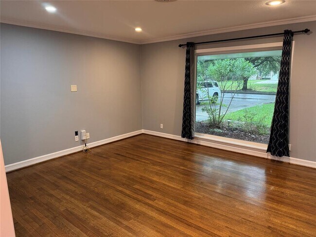 Foto del edificio - 10710 Chimney Rock Rd