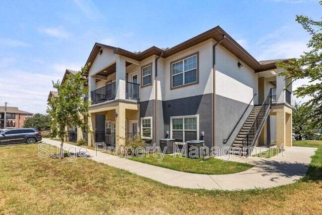 Foto del edificio - 13609 Pinnacle Cir W