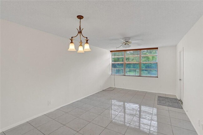 Foto del edificio - 9400 Live Oak Pl