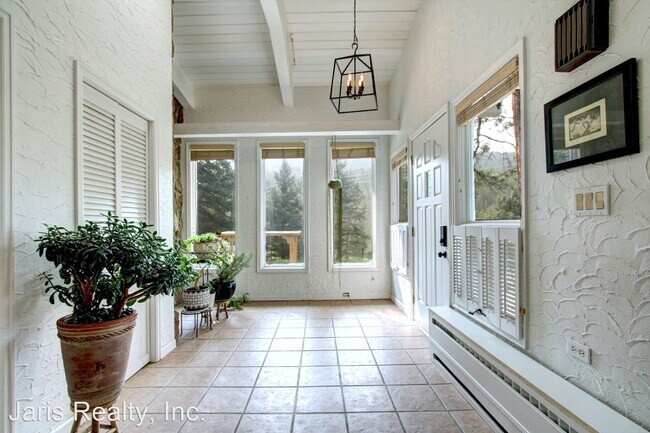 Building Photo - 3 br, 2 bath House - 4090 S Skyline Dr,