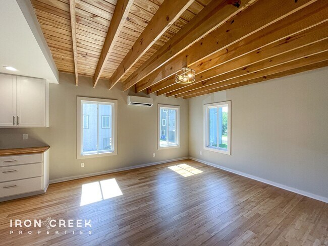 Foto del edificio - Beautiful, Brand-New Compact Cottage in So...