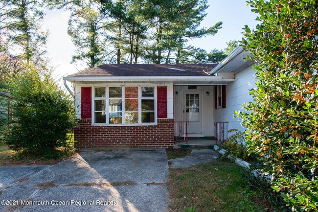 Foto del edificio - 325 Falcon Dr