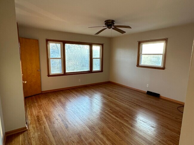 Building Photo - 816 Lakeview Ave