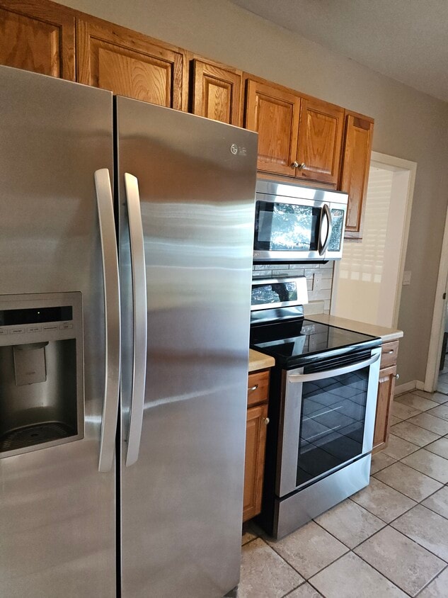 Building Photo - 114 Hempstead St