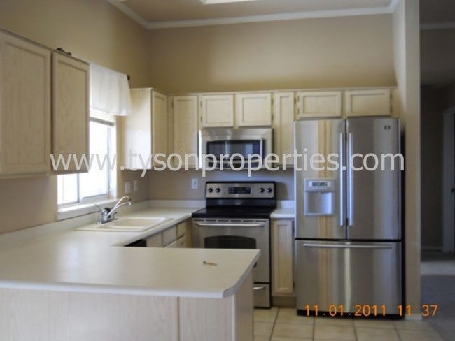 Building Photo - 10308 Hackamore Pl SW
