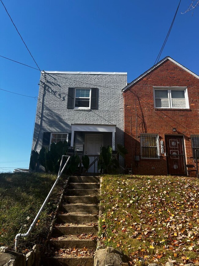 Foto del edificio - Lovely 2 BR/2 BA EOG Townhome in Randle He...