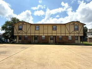 Building Photo - 4808 Rainbow Cir Building Photo - 4808 Rainbow Cir