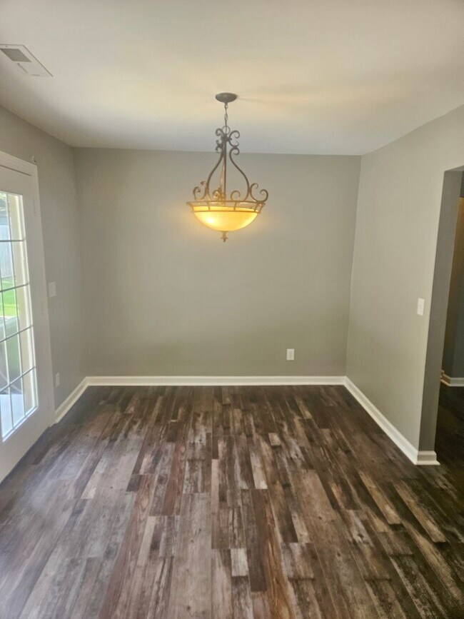 Foto del edificio - 4 Bedroom, 2 Bath