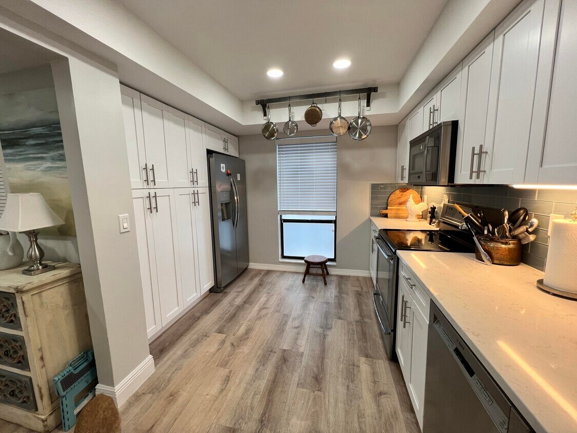 1807 Embassy Dr Unit 101, West Palm Beach, FL 33401 Condo for Rent in