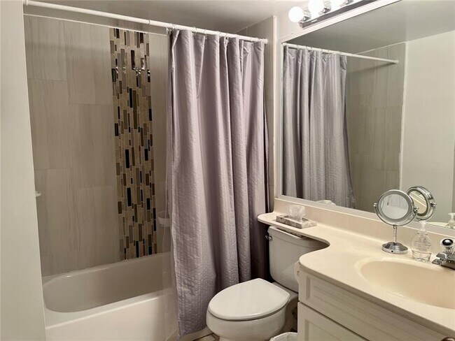 Building Photo - 936 Coral Club Dr
