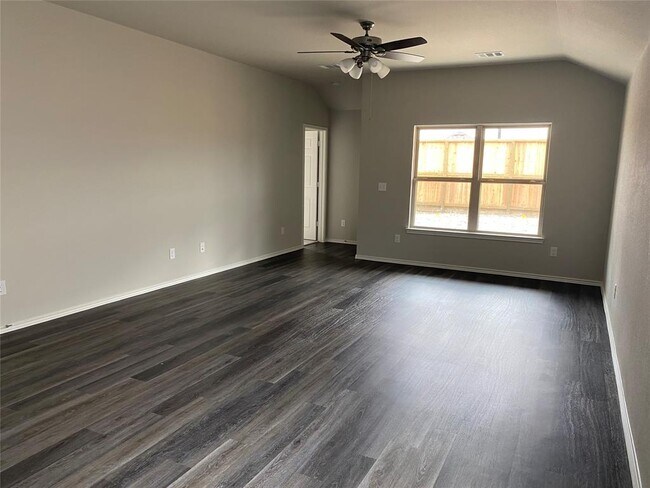 Building Photo - 10414 Meadow Saffron Dr