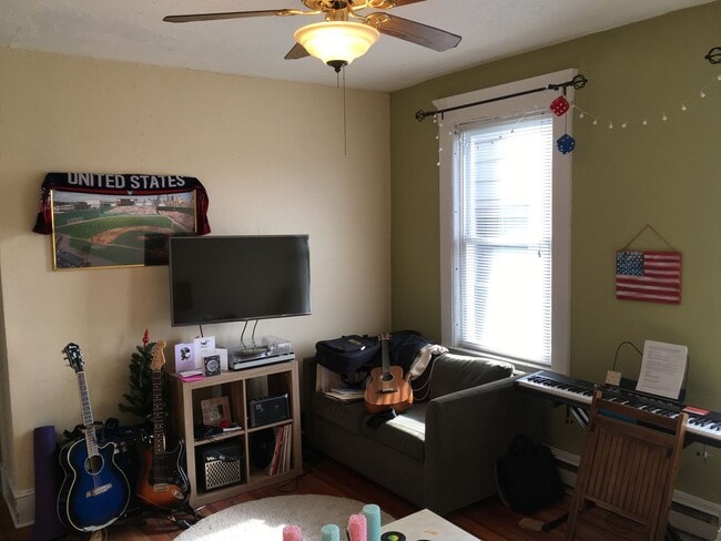 Foto del edificio - Bright 1BR in East Rock | Gas & Hot Water Included | Steps from Yale & Trails
