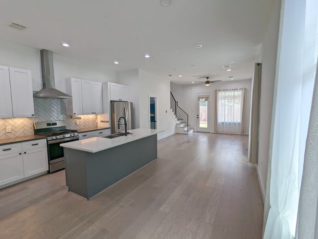 Photo - 204 Marathon St House