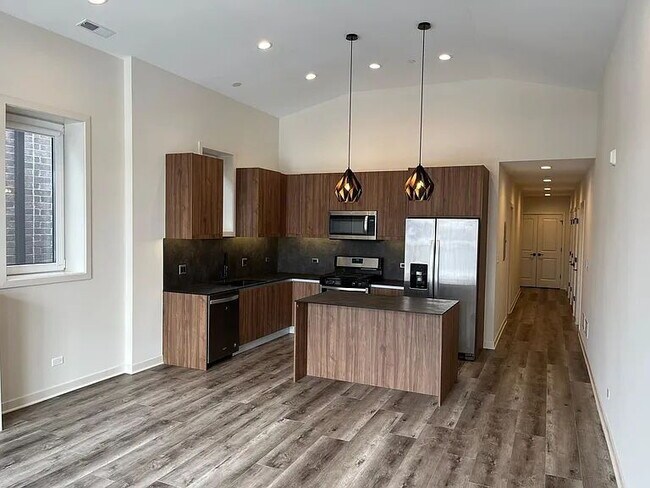 Foto del edificio - 790 E Irving Park Rd