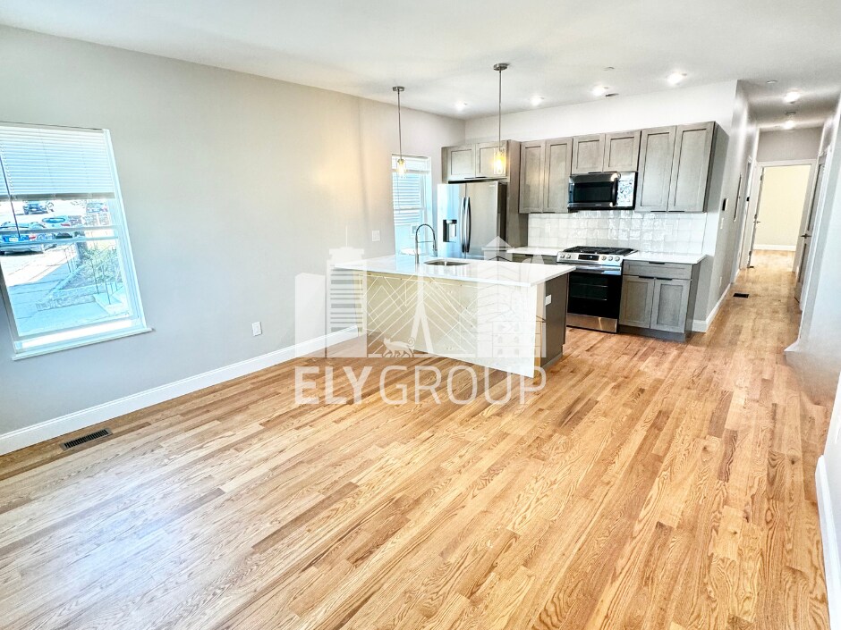 Foto principal - 595 Main St