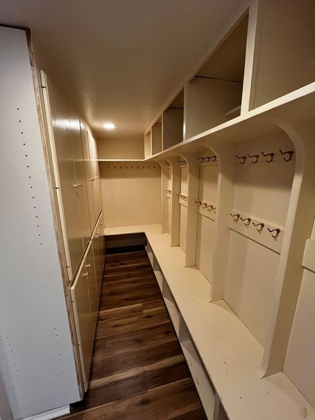 Building Photo - First Month 1/2 Off - 5 Bedroom/4 Bathroom...