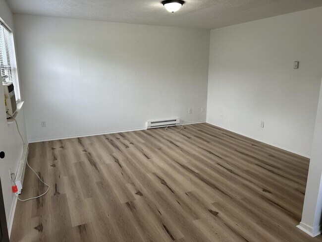 Foto del edificio - 270 Everett Ave