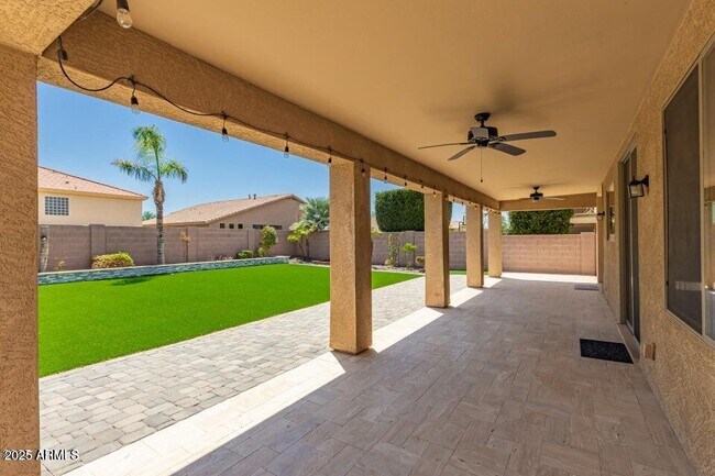 Building Photo - 2237 W Bonanza Ln