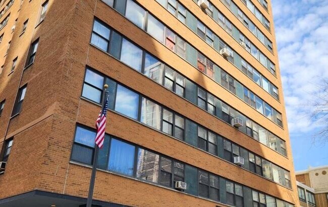 Foto del edificio - 6118 N Sheridan Rd