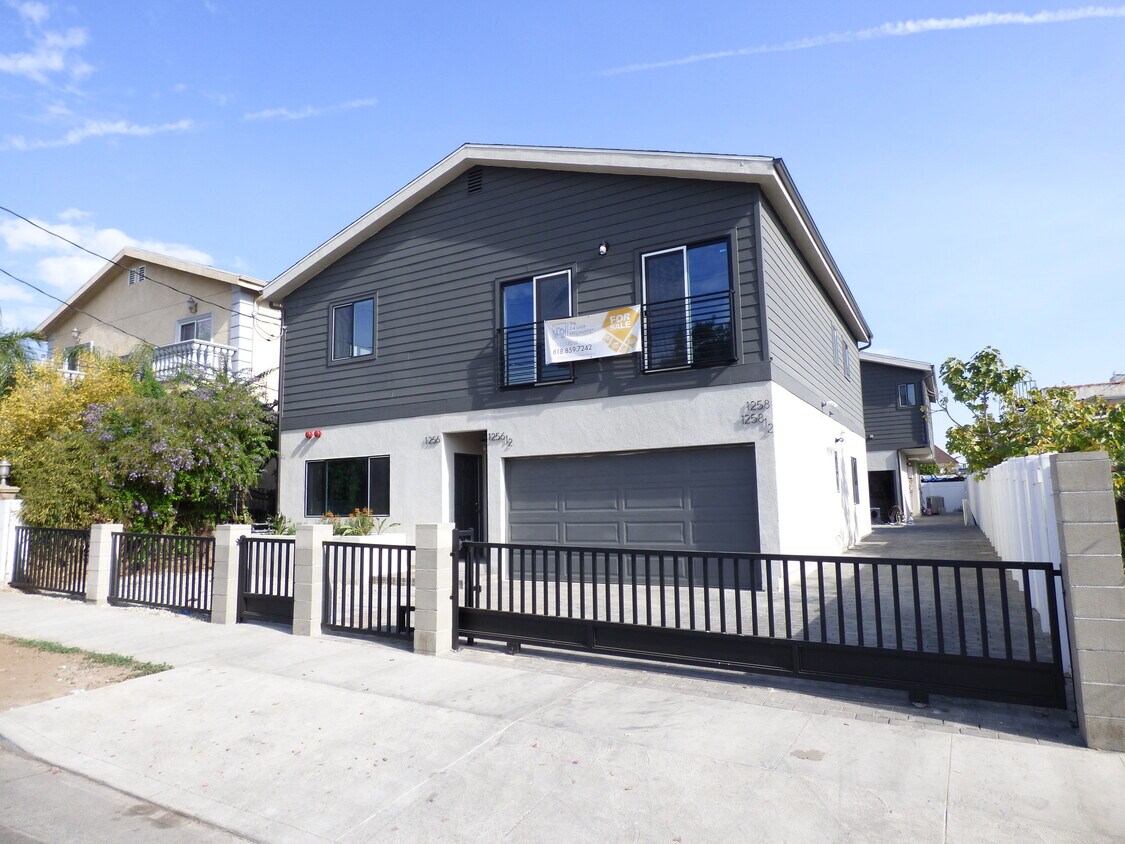 Foto principal - 1256 N Hobart Blvd