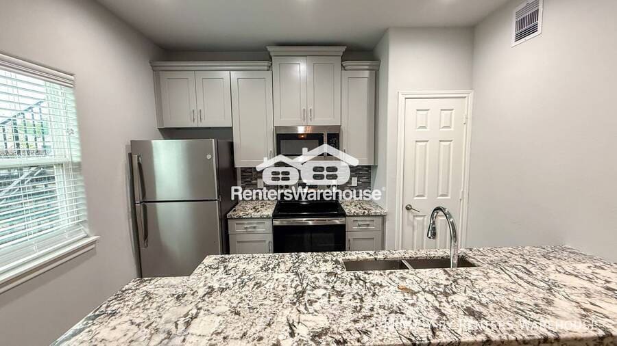 Photo - 7823 Gladstone Street B1-