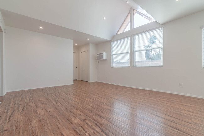 Foto del edificio - 1439 S Point View Street
