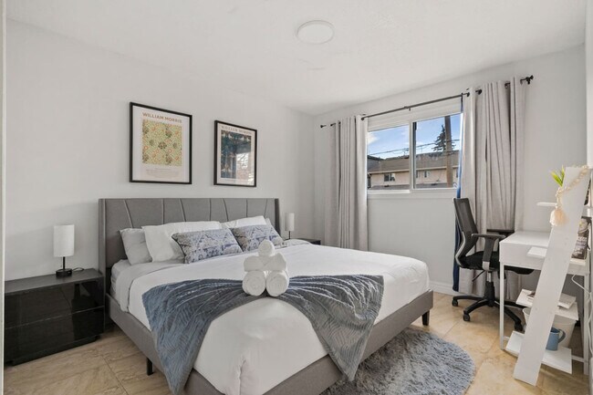 Photo du bâtiment - 4733 Bowness Rd NW